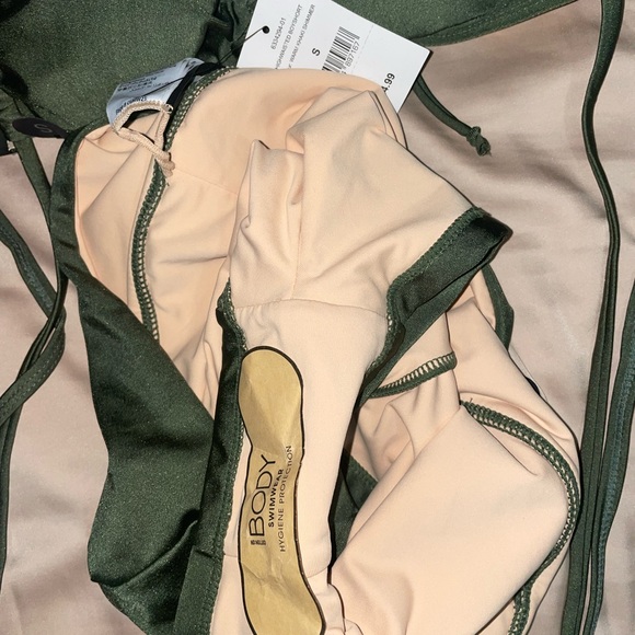 Two bikini - Picture 3 of 10